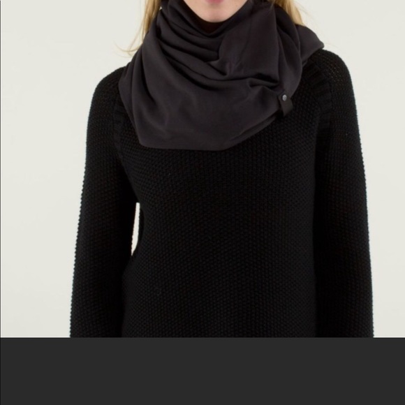 Lululemon Vinyasa Scarf - many ways to style - Picture 4 of 5
